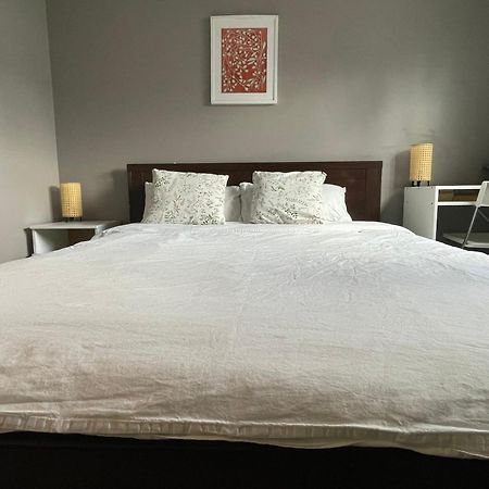 Private Room With Queen Bed In Richmond 202 Kültér fotó